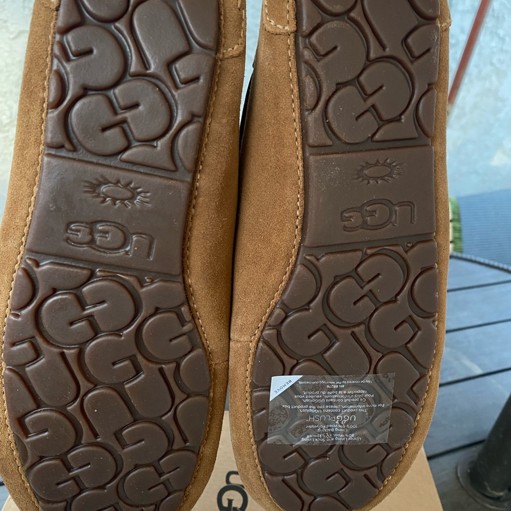 Women’s UGG slippers size 10 - Picture 4 of 4